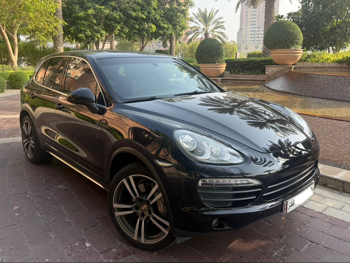 Porsche  Cayenne  S  2014  Automatic  83,000 Km  8 Cylinder  Four Wheel Drive (4WD)  SUV  Black