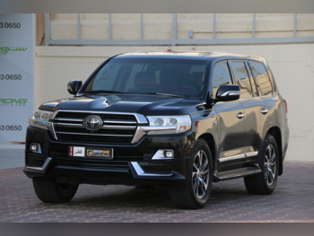 Toyota  Land Cruiser  VXR  2017  Automatic  252,000 Km  8 Cylinder  Four Wheel Drive (4WD)  SUV  Black