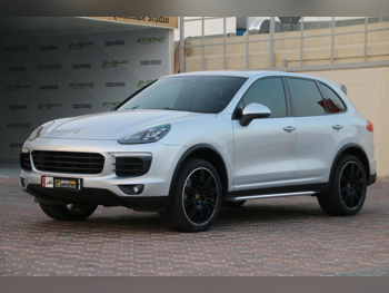 Porsche  Cayenne  S  2015  Automatic  135,905 Km  8 Cylinder  Four Wheel Drive (4WD)  SUV  Silver
