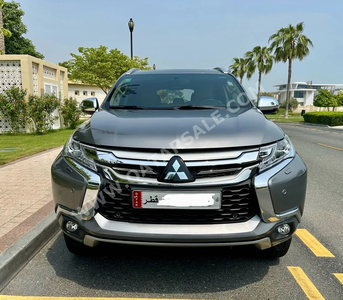 Mitsubishi  Pajero  Montero Sport  2016  Automatic  72,700 Km  6 Cylinder  Four Wheel Drive (4WD)  SUV  Silver