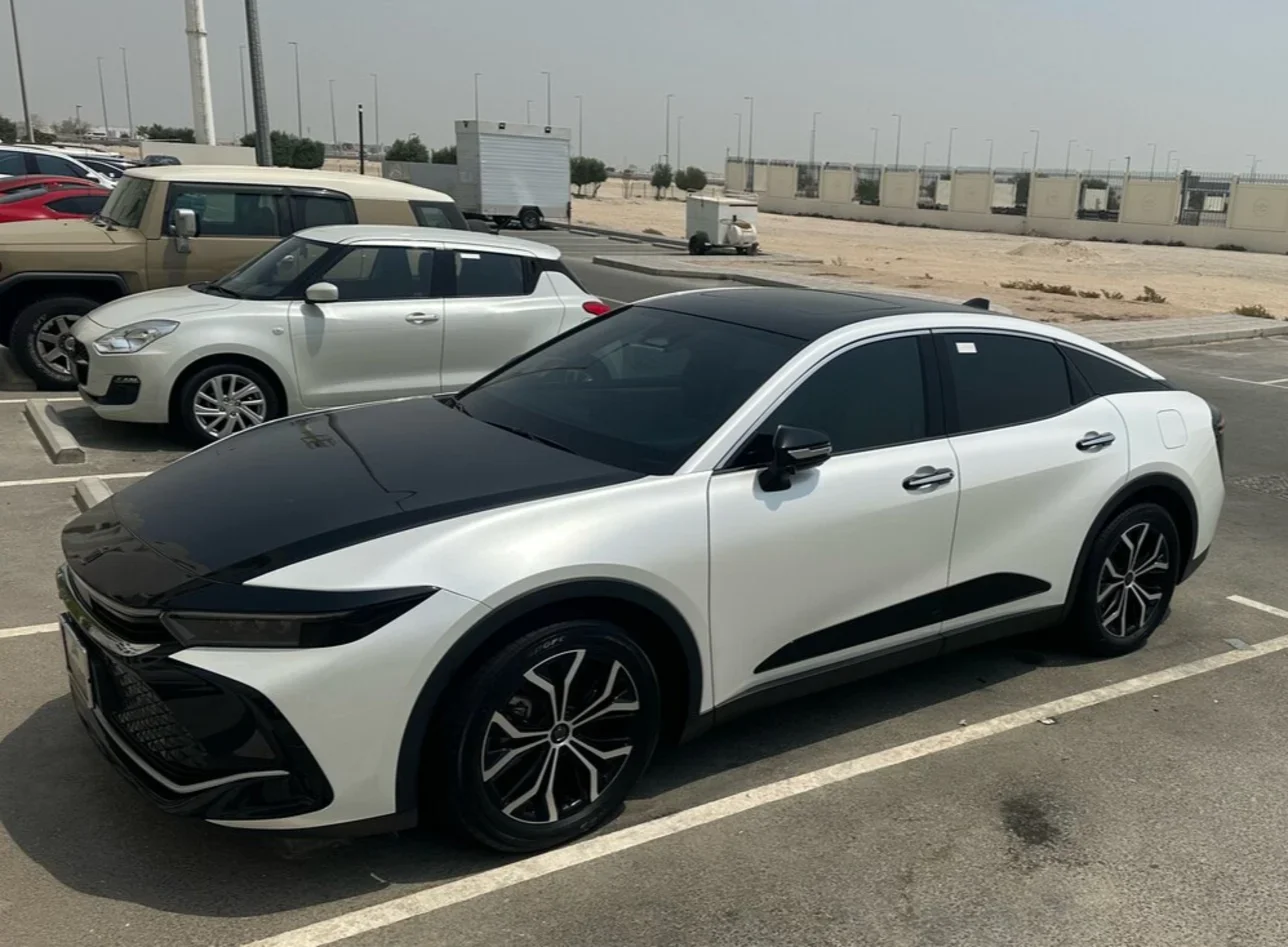 Toyota  Crown  Hybrid  2023  Automatic  29,000 Km  4 Cylinder  Front Wheel Drive (FWD)  Sedan  White and Black  With Warranty