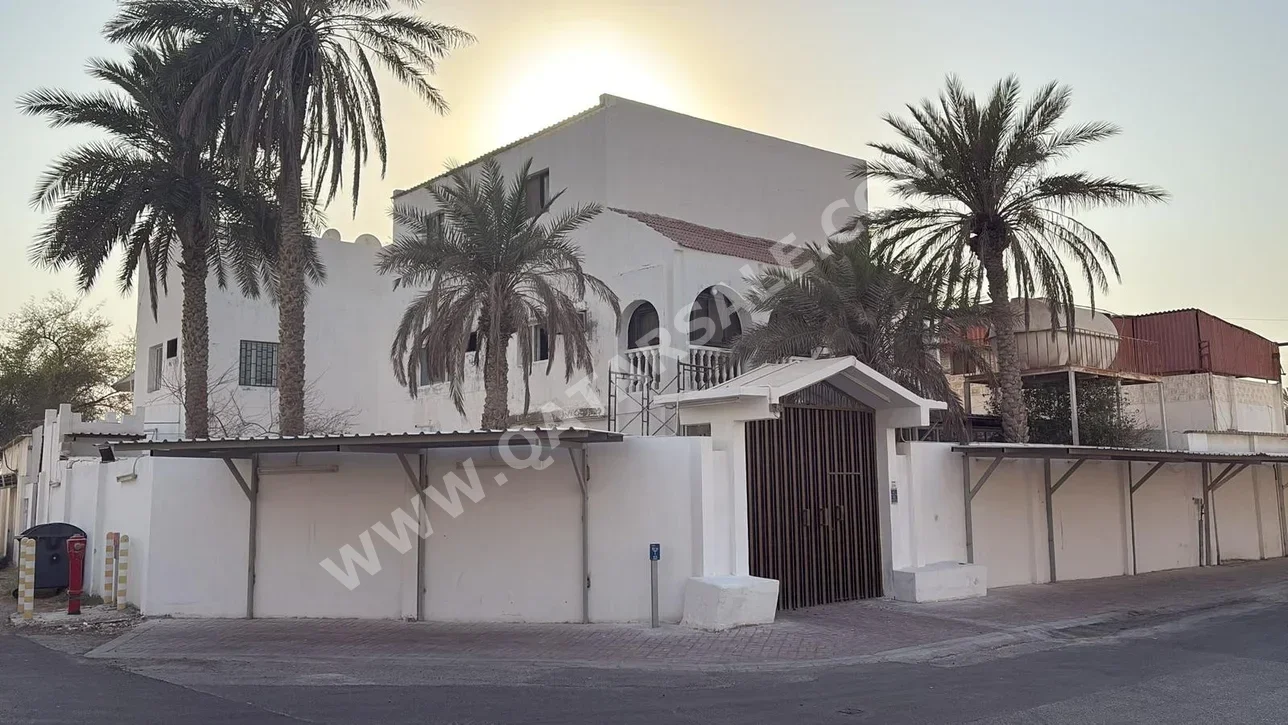 سكن عائلي  - غير مفروشة  - أم صلال  - 10 غرف نوم