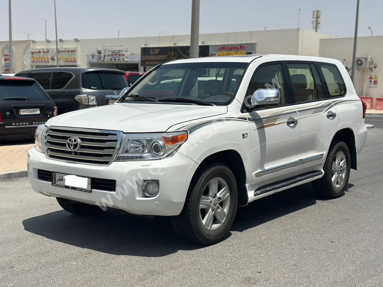 Toyota  Land Cruiser  VXR  2015  Automatic  225,000 Km  8 Cylinder  Four Wheel Drive (4WD)  SUV  White