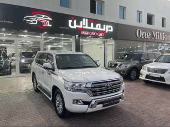 Toyota  Land Cruiser  GXR  2016  Automatic  234,000 Km  8 Cylinder  Four Wheel Drive (4WD)  SUV  White