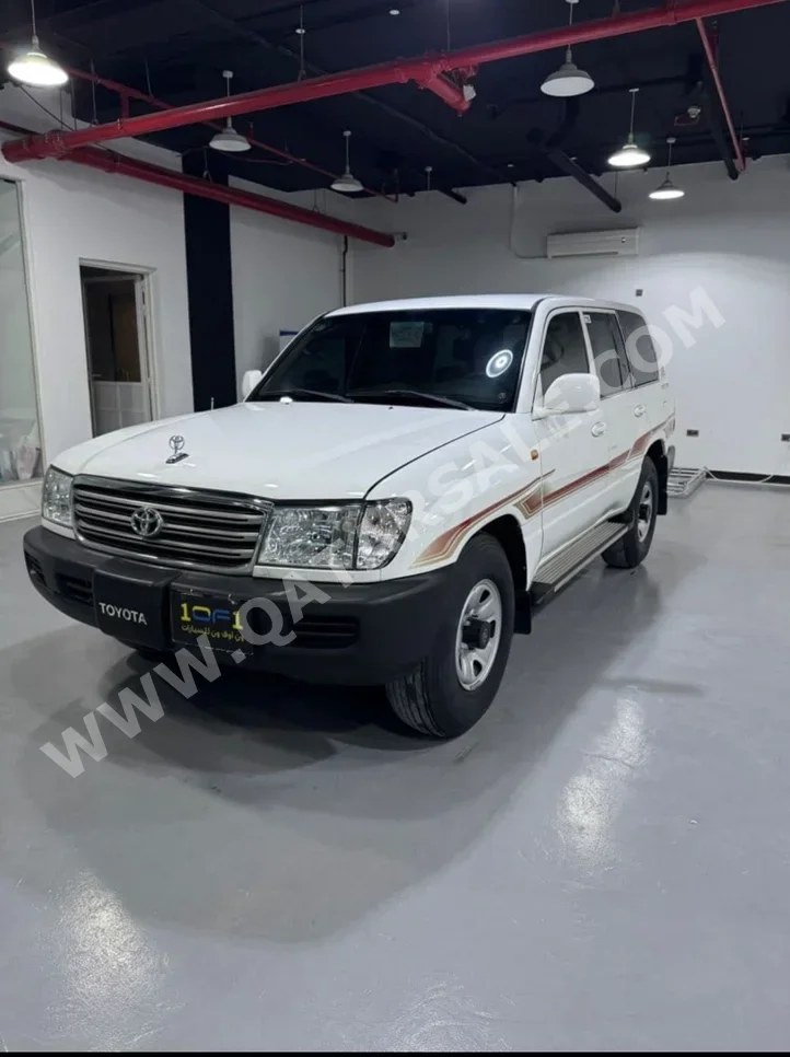 Toyota  Land Cruiser  GX  2004  Manual  200,000 Km  6 Cylinder  Four Wheel Drive (4WD)  SUV  White