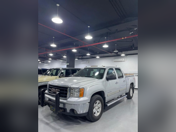 GMC  Sierra  1500  2012  Automatic  390,000 Km  8 Cylinder  Four Wheel Drive (4WD)  Pick Up  Silver