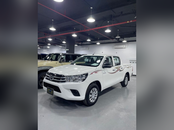Toyota  Hilux  2025  Manual  0 Km  4 Cylinder  Four Wheel Drive (4WD)  Pick Up  White  With Warranty