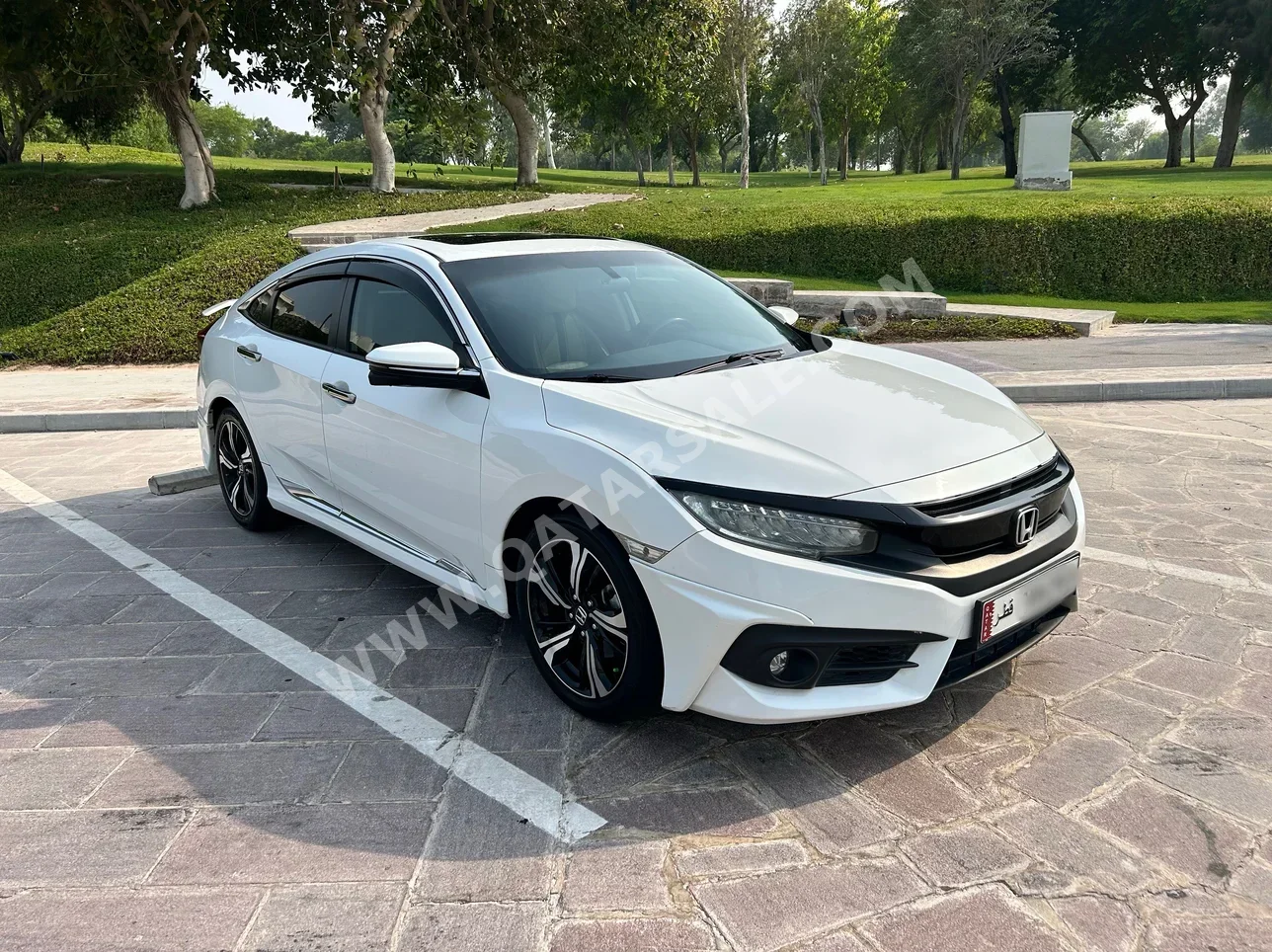 Honda  Civic  RS  2016  Automatic  148,000 Km  4 Cylinder  Front Wheel Drive (FWD)  Sedan  White