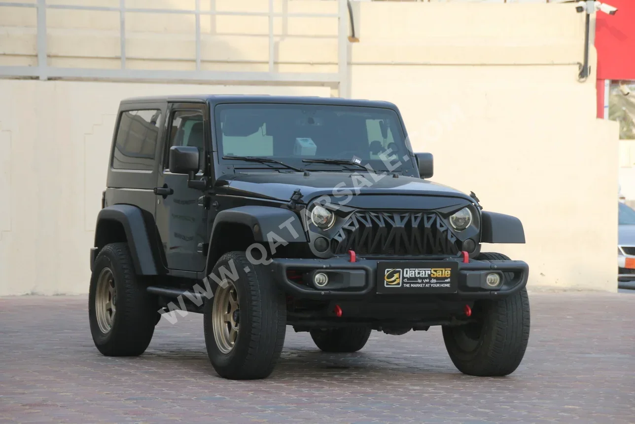 Jeep  Wrangler  2017  Automatic  190,000 Km  6 Cylinder  Four Wheel Drive (4WD)  SUV  Black and Beige