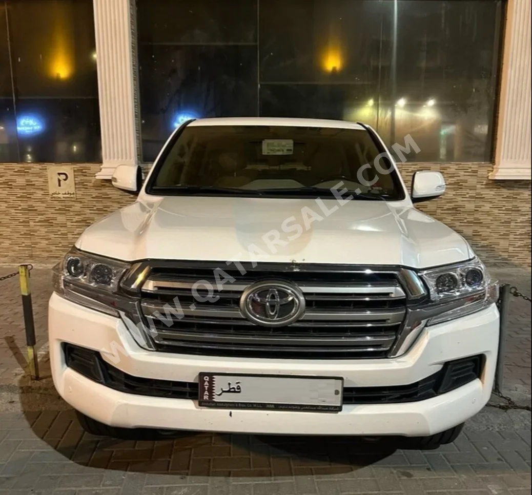 Toyota  Land Cruiser  GXR  2021  Automatic  105,000 Km  6 Cylinder  Four Wheel Drive (4WD)  SUV  White