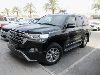 Toyota  Land Cruiser  GXR  2016  Automatic  217,000 Km  8 Cylinder  Four Wheel Drive (4WD)  SUV  Black