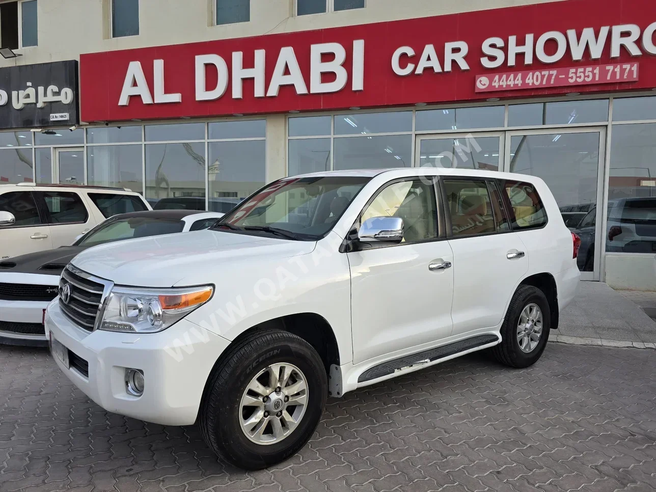 Toyota  Land Cruiser  GXR  2012  Automatic  437,000 Km  8 Cylinder  Four Wheel Drive (4WD)  SUV  White