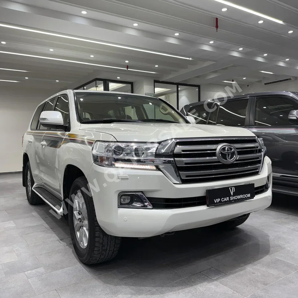 Toyota  Land Cruiser  GXR  2016  Automatic  273,000 Km  6 Cylinder  Four Wheel Drive (4WD)  SUV  Pearl