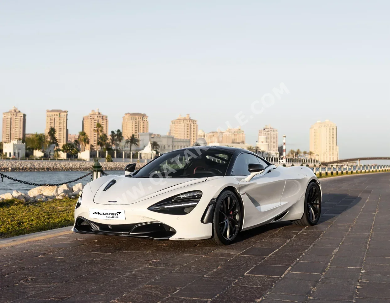 Mclaren  720  S  2018  Automatic  17,300 Km  8 Cylinder  Rear Wheel Drive (RWD)  Coupe / Sport  White  With Warranty