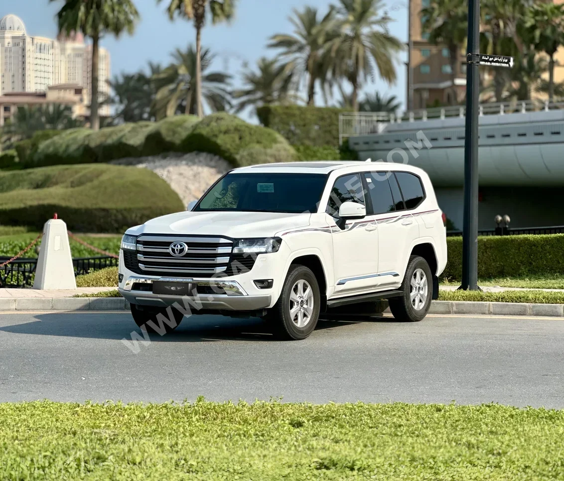 Toyota  Land Cruiser  GXR  2024  Automatic  30,000 Km  6 Cylinder  Four Wheel Drive (4WD)  SUV  White  With Warranty