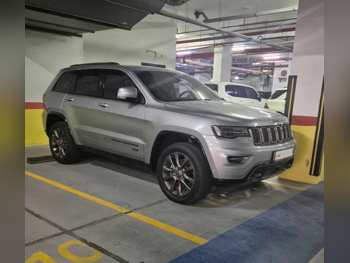 Jeep  Grand Cherokee  Limited Edition  2016  Automatic  81,000 Km  8 Cylinder  Four Wheel Drive (4WD)  SUV  Gray