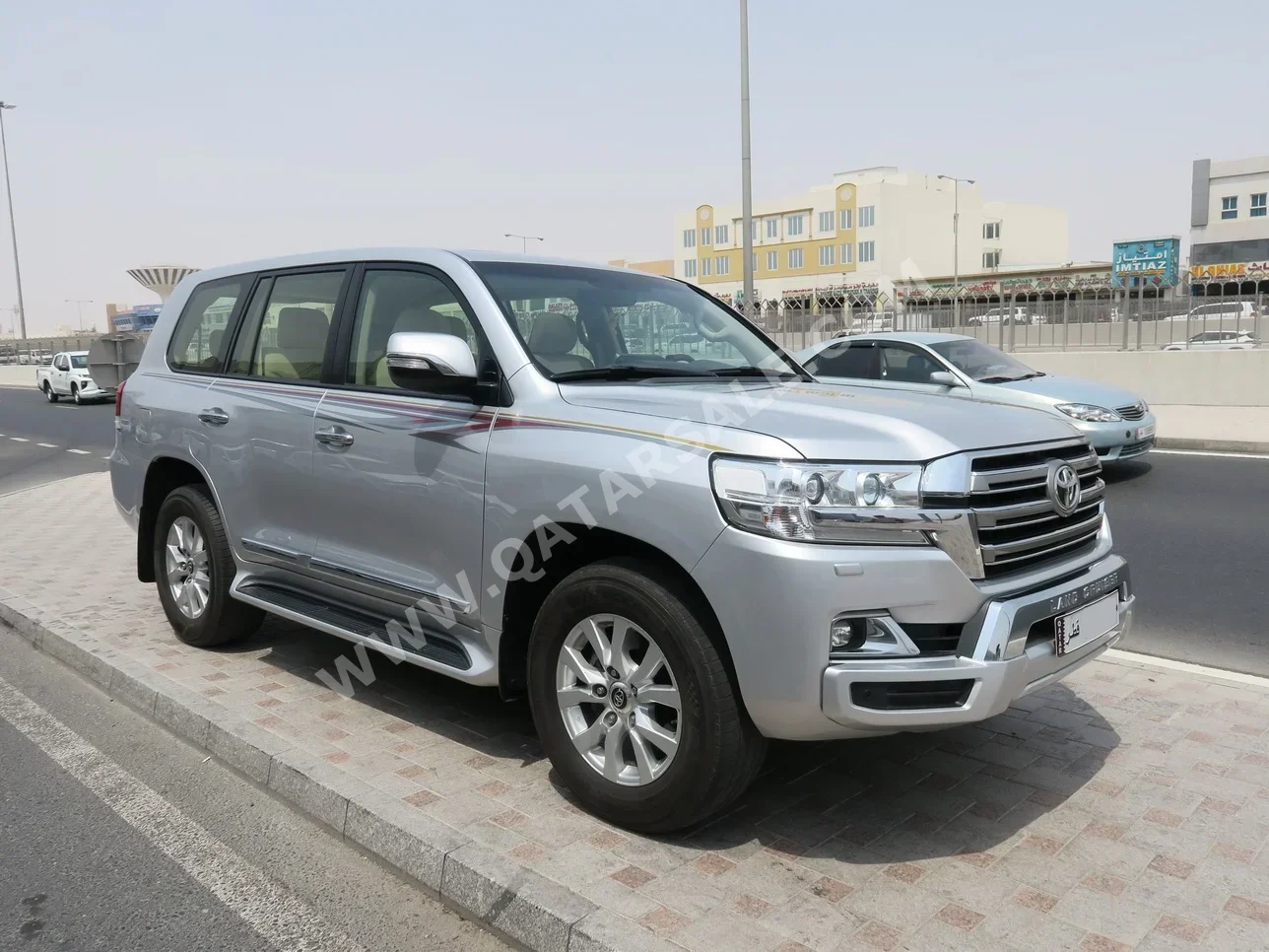 Toyota  Land Cruiser  GXR  2018  Automatic  171,000 Km  8 Cylinder  Four Wheel Drive (4WD)  SUV  Silver