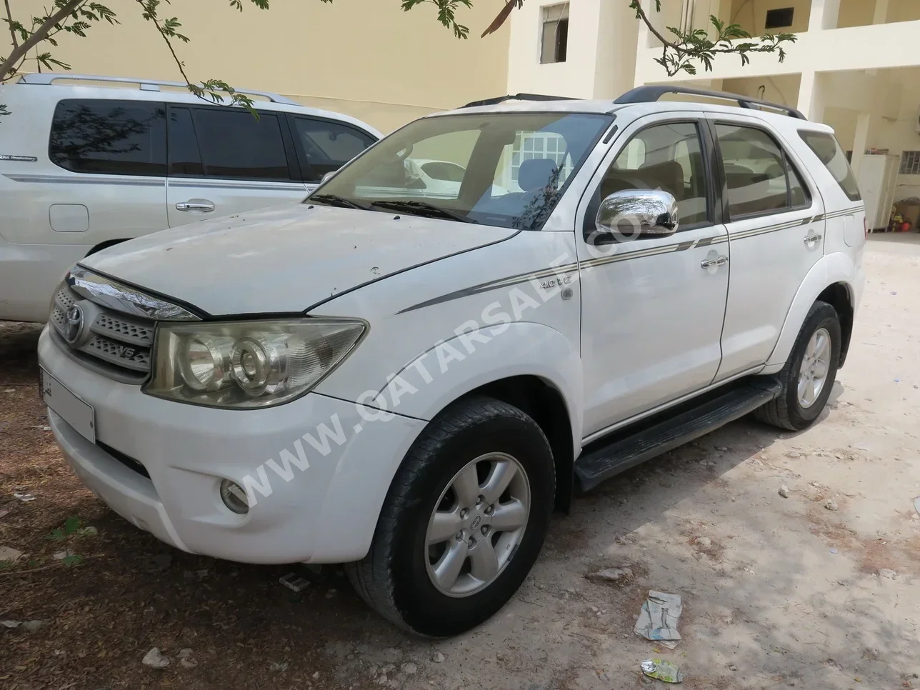 Toyota  Fortuner  2009  Automatic  131,000 Km  6 Cylinder  Four Wheel Drive (4WD)  SUV  White