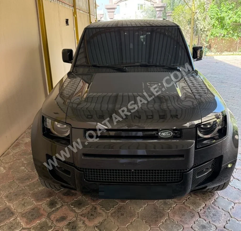 Land Rover  Defender  110 HSE  2024  Automatic  31,000 Km  6 Cylinder  Four Wheel Drive (4WD)  SUV  Carpathian grey  With Warranty