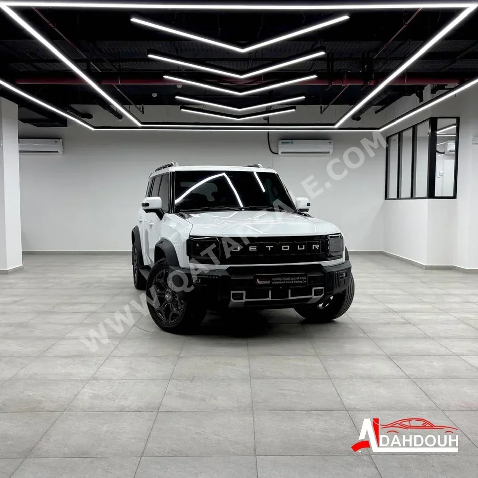 Jetour  T2  Luxury  2025  Automatic  25,000 Km  4 Cylinder  Four Wheel Drive (4WD)  SUV  White  With Warranty