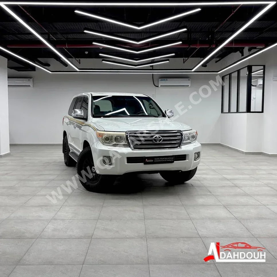 Toyota  Land Cruiser  VXR  2012  Automatic  261,000 Km  8 Cylinder  Four Wheel Drive (4WD)  SUV  Pearl