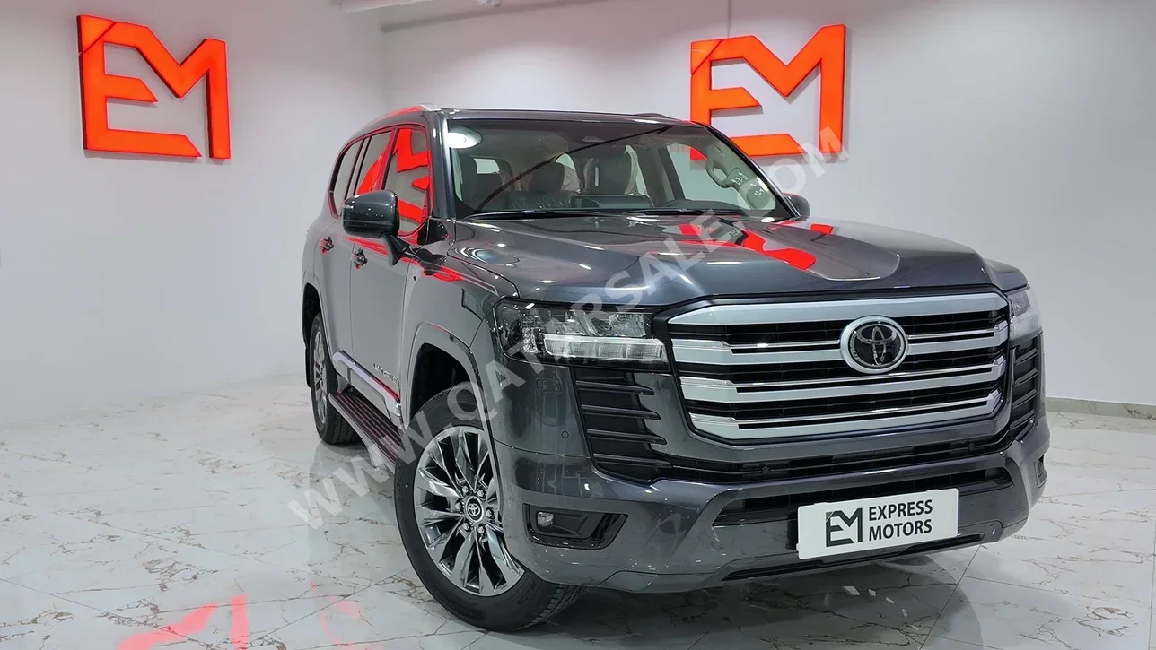 Toyota  Land Cruiser  GXR  2025  Automatic  0 Km  6 Cylinder  Four Wheel Drive (4WD)  SUV  Gray  With Warranty