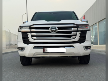 Toyota  Land Cruiser  VXR Twin Turbo  2022  Automatic  107,000 Km  6 Cylinder  Four Wheel Drive (4WD)  SUV  White