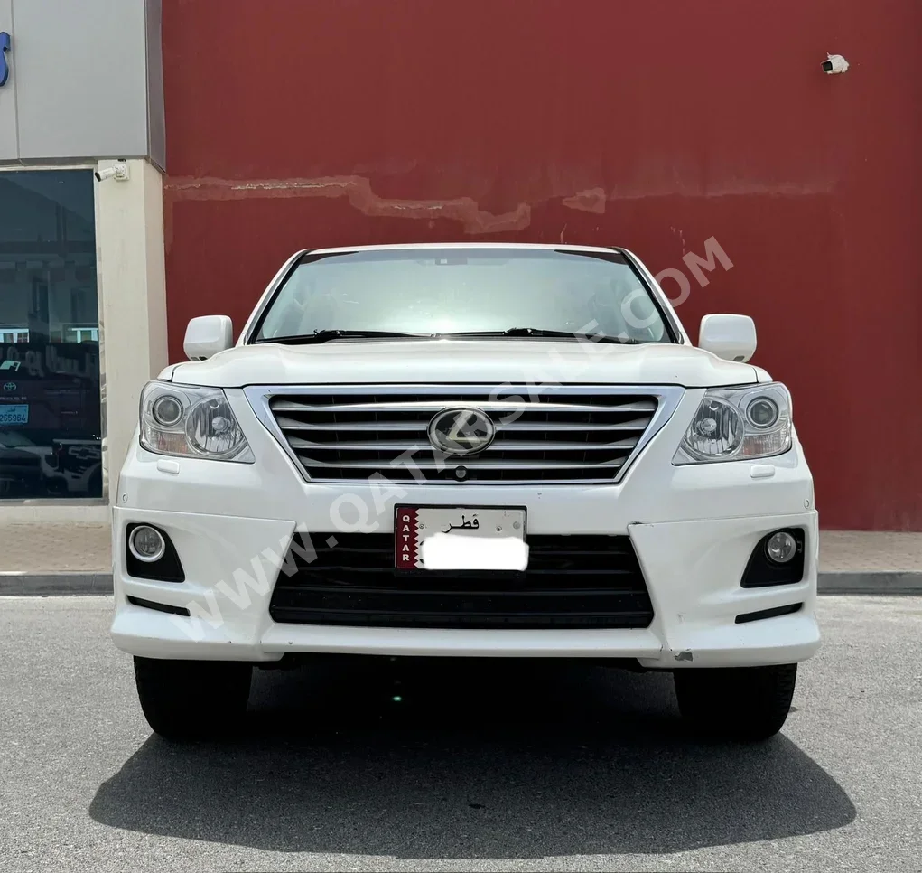 Lexus  LX  570  2010  Automatic  210,000 Km  8 Cylinder  Four Wheel Drive (4WD)  SUV  White