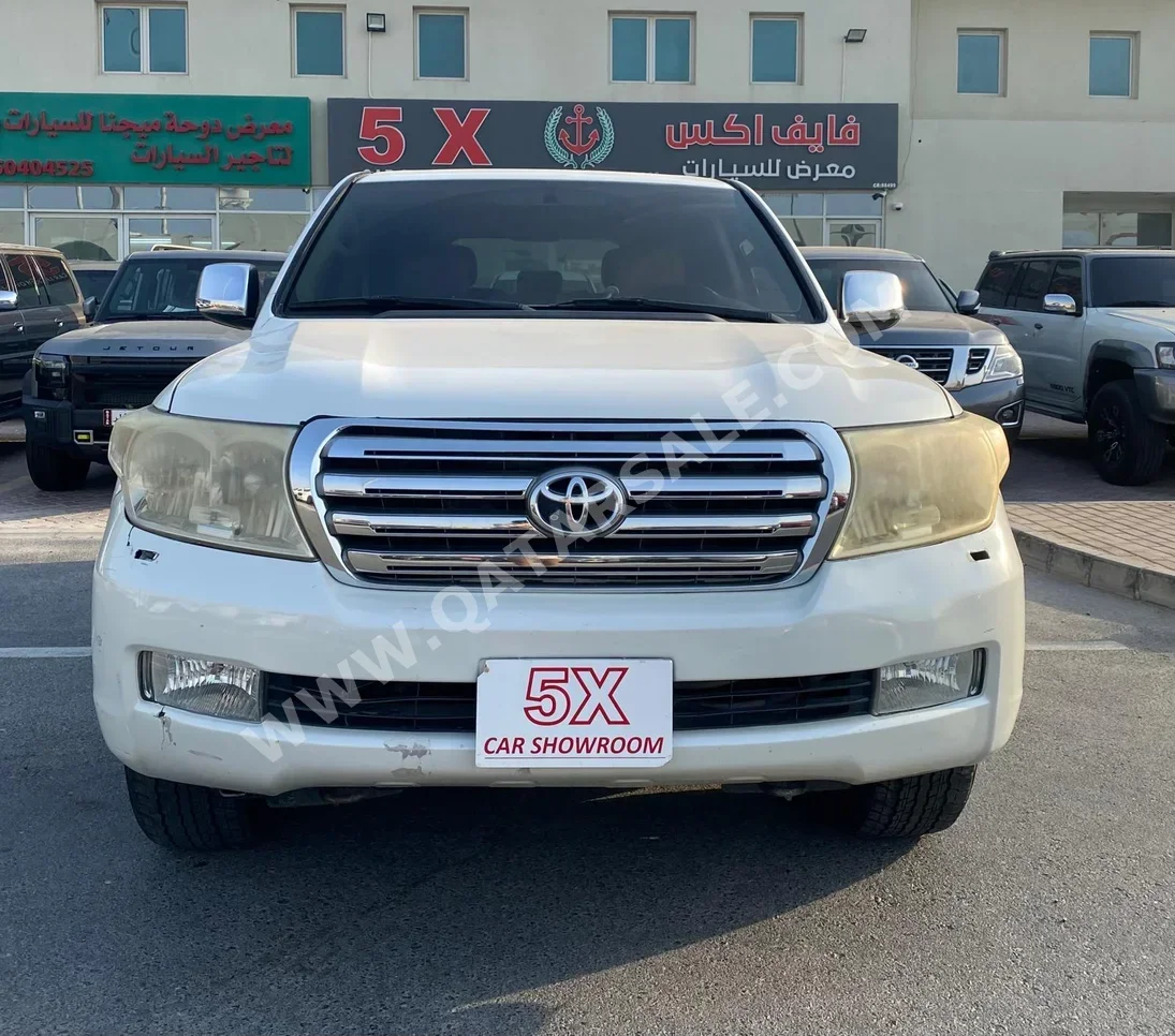 Toyota  Land Cruiser  GXR  2010  Automatic  467,000 Km  8 Cylinder  Four Wheel Drive (4WD)  SUV  White