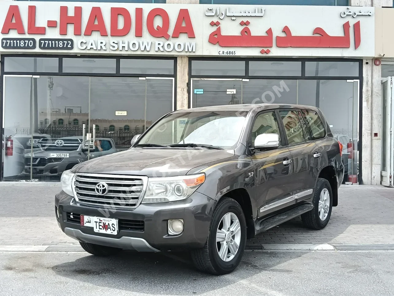 Toyota  Land Cruiser  VXR  2013  Automatic  262,000 Km  8 Cylinder  Four Wheel Drive (4WD)  SUV  Gray