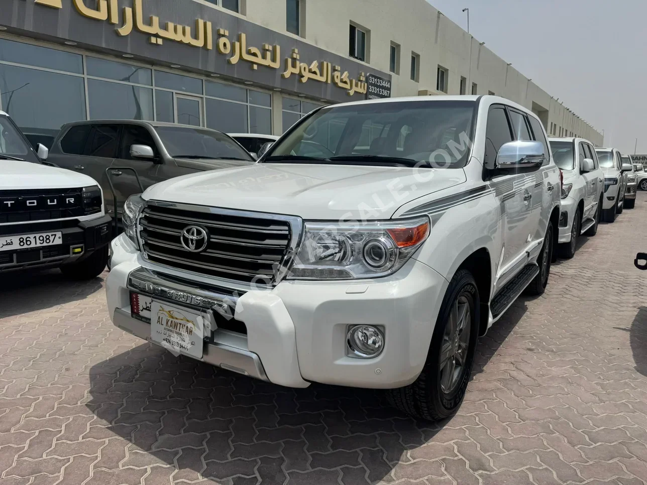 Toyota  Land Cruiser  GXR  2015  Automatic  143,000 Km  8 Cylinder  Four Wheel Drive (4WD)  SUV  White