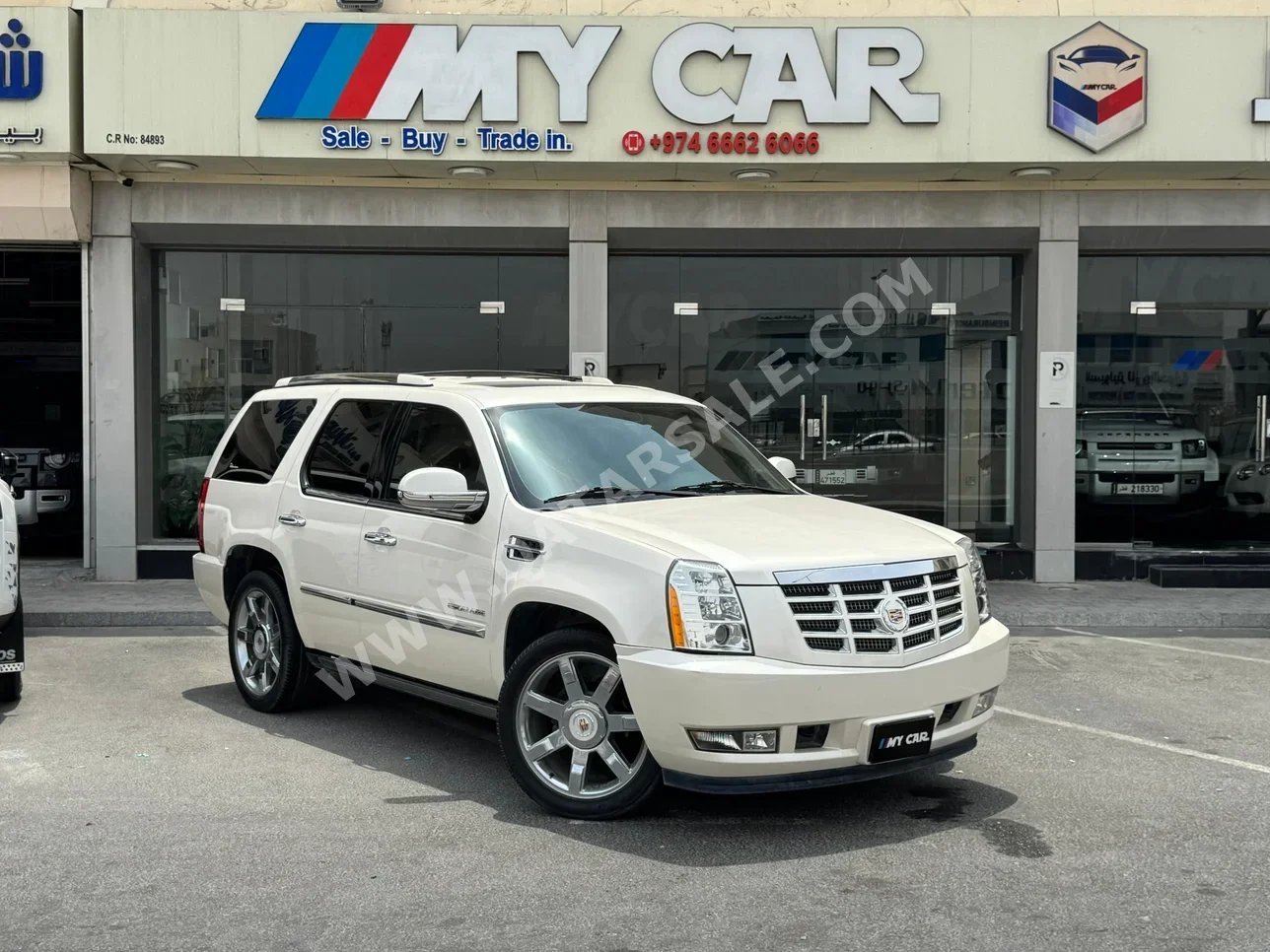 Cadillac  Escalade  2014  Automatic  129,000 Km  8 Cylinder  Four Wheel Drive (4WD)  SUV  White