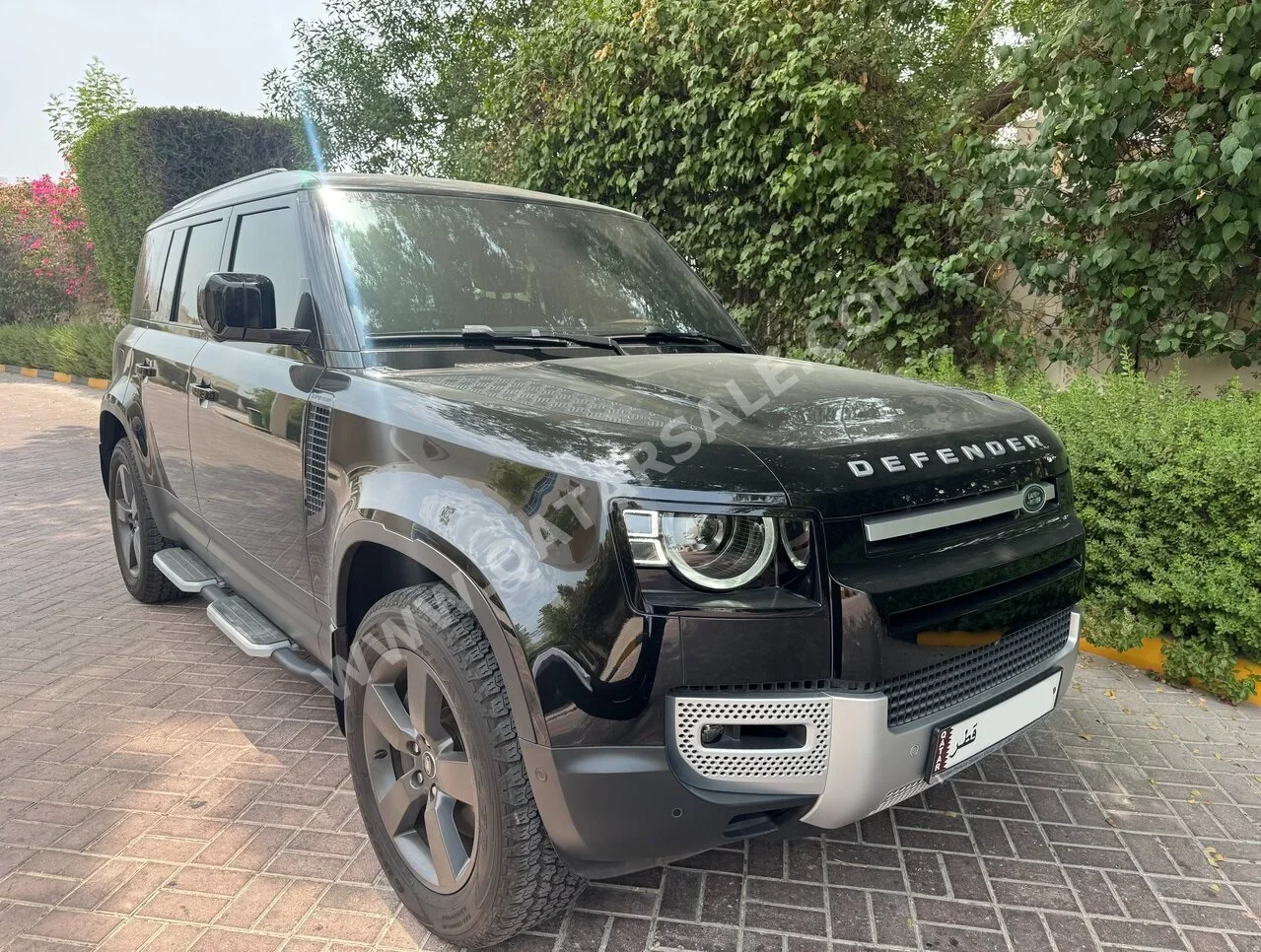 Land Rover  Defender  110 HSE  2024  Automatic  13,500 Km  6 Cylinder  Four Wheel Drive (4WD)  SUV  Black  With Warranty