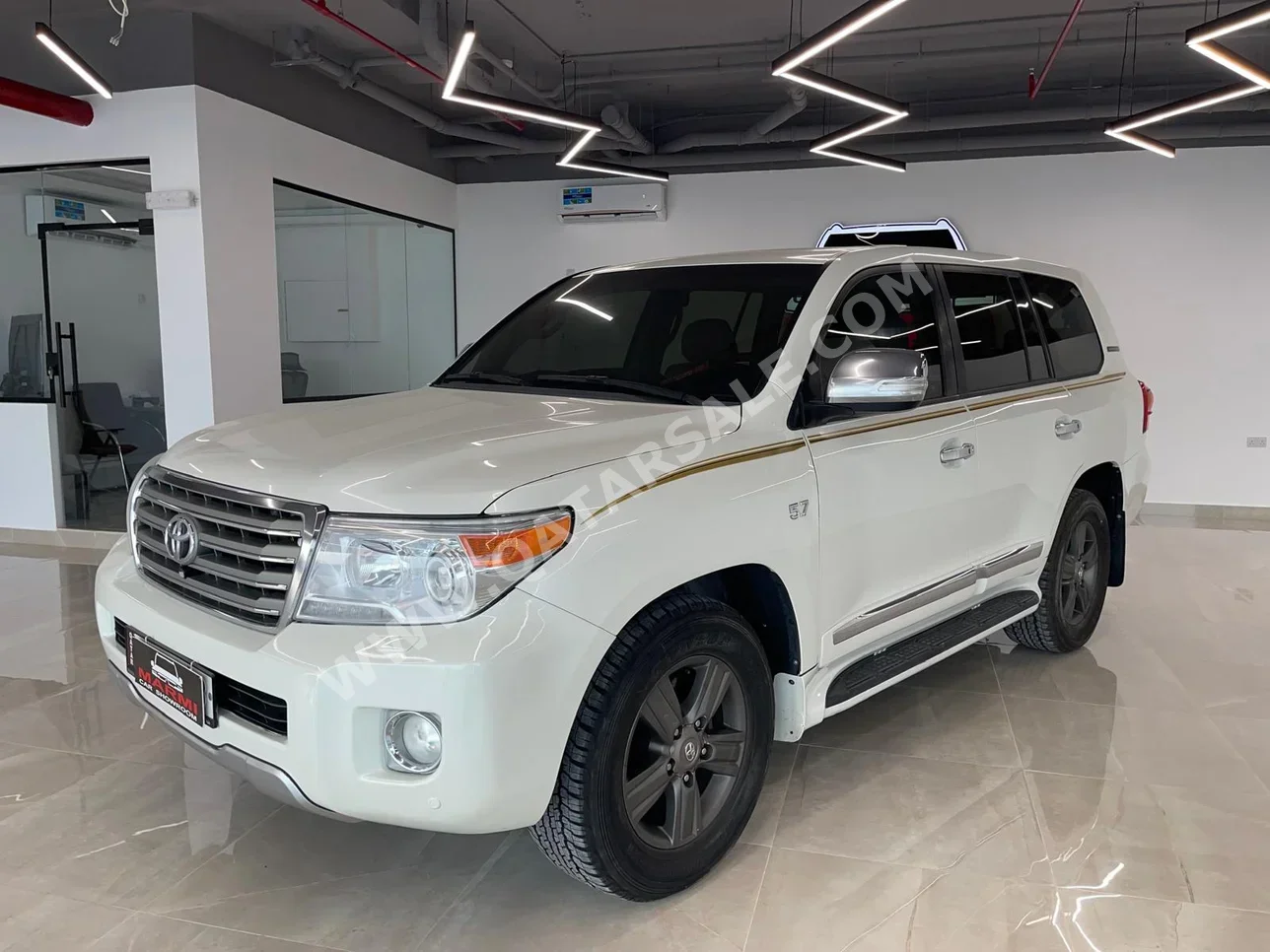 Toyota  Land Cruiser  VXR  2015  Automatic  307,000 Km  8 Cylinder  Four Wheel Drive (4WD)  SUV  White