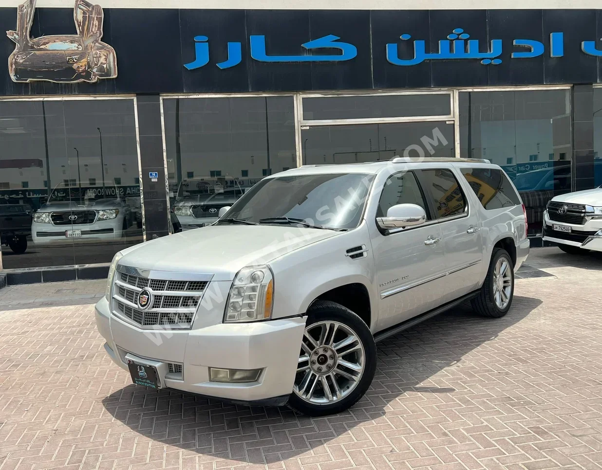 Cadillac  Escalade  2012  Automatic  125,000 Km  8 Cylinder  Four Wheel Drive (4WD)  SUV  Silver