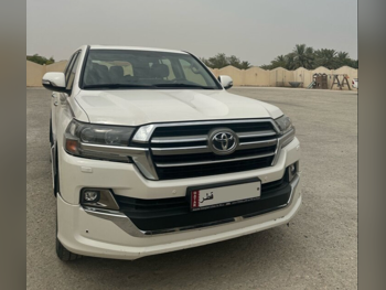 Toyota  Land Cruiser  GXR- Grand Touring  2019  Automatic  384,000 Km  8 Cylinder  Four Wheel Drive (4WD)  SUV  White