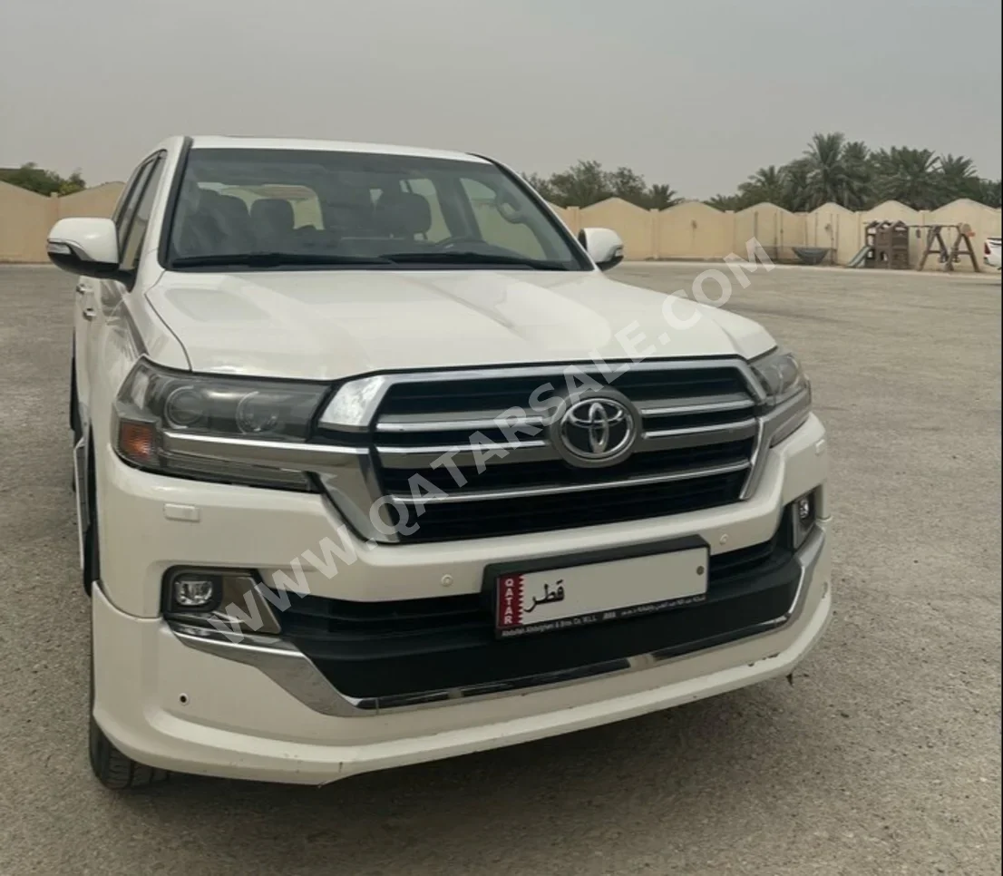 Toyota Land Cruiser GXR- Grand Touring 2019 Automatic 384,000 Km 8 Cylinder Four Wheel Drive (4WD) SUV White