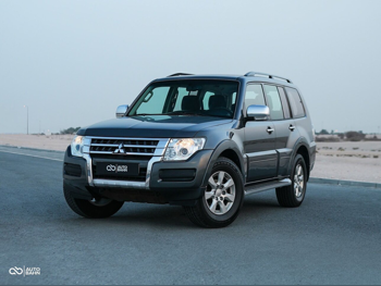 Mitsubishi  Pajero  GLS  2017  Automatic  124,000 Km  6 Cylinder  Four Wheel Drive (4WD)  SUV  Gray