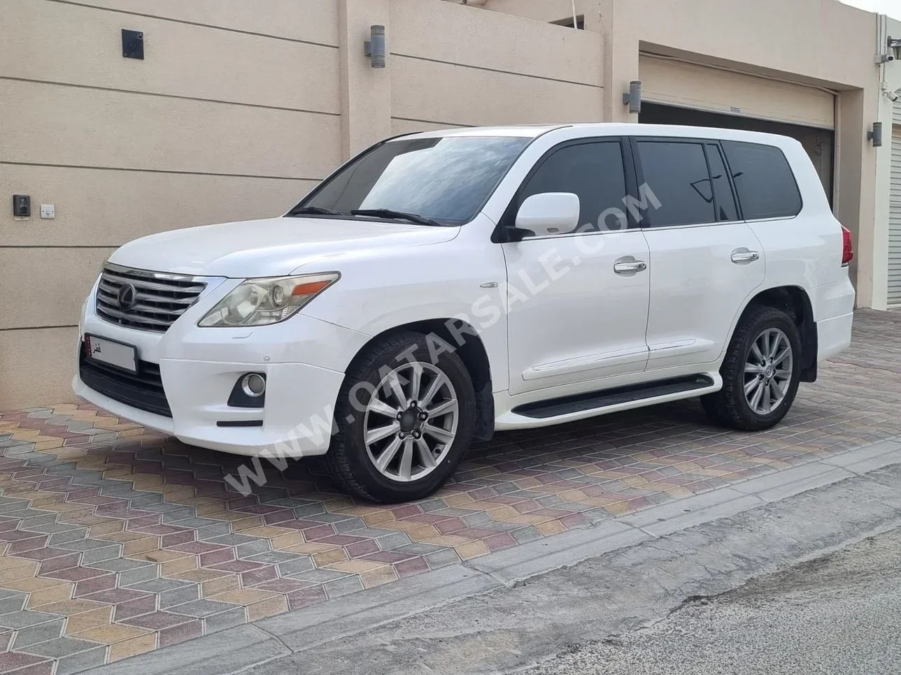 Lexus  LX  570  2010  Automatic  290,000 Km  8 Cylinder  Four Wheel Drive (4WD)  SUV  White