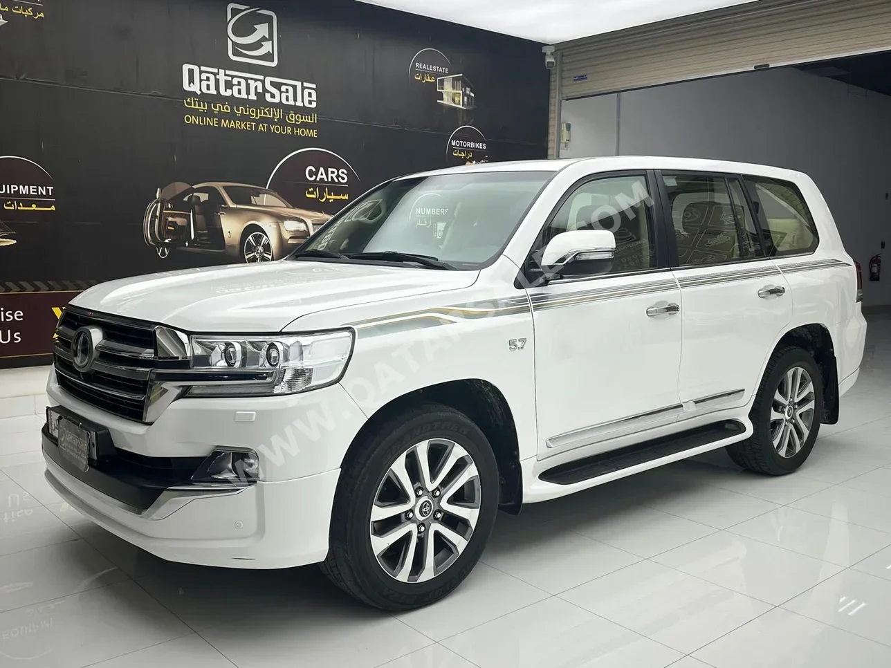 Toyota  Land Cruiser  VXR  2019  Automatic  333,000 Km  8 Cylinder  Four Wheel Drive (4WD)  SUV  White