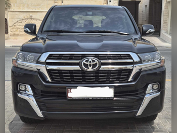Toyota  Land Cruiser  GXR- Grand Touring  2021  Automatic  78,989 Km  8 Cylinder  Four Wheel Drive (4WD)  SUV  Black  With Warranty