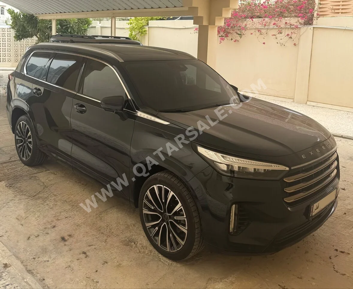 Exeed  VX  400 T  2023  Automatic  28,600 Km  4 Cylinder  All Wheel Drive (AWD)  SUV  Green and Black  With Warranty