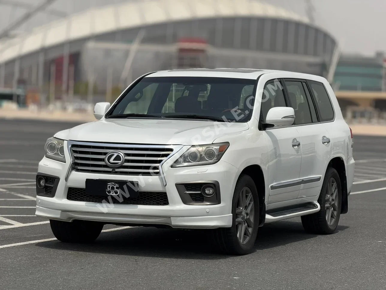 Lexus  LX  570  2015  Automatic  270,000 Km  8 Cylinder  Four Wheel Drive (4WD)  SUV  White