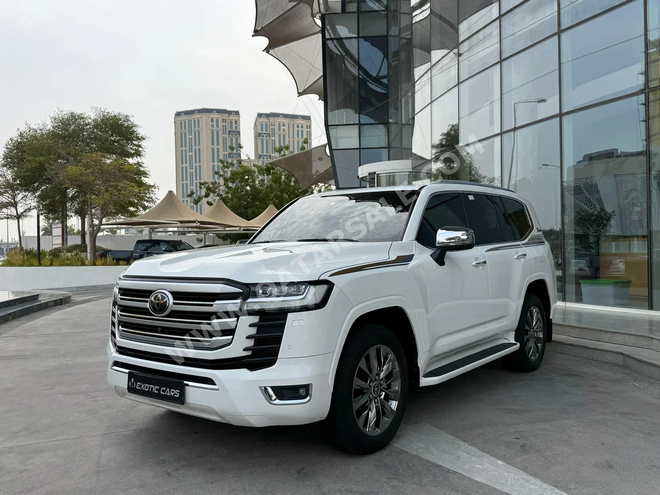 Toyota  Land Cruiser  VXR Twin Turbo  2022  Automatic  71,000 Km  6 Cylinder  Four Wheel Drive (4WD)  SUV  White