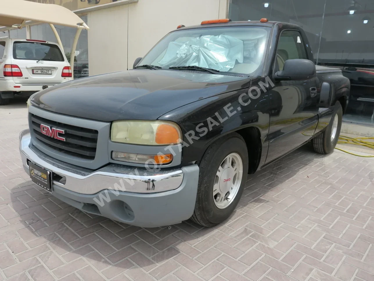 GMC  Sierra  2005  Manual  300,000 Km  8 Cylinder  Front Wheel Drive (FWD)  Pick Up  Black