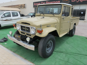Toyota  Land Cruiser  LX  1982  Manual  139,000 Km  6 Cylinder  Four Wheel Drive (4WD)  Pick Up  Beige