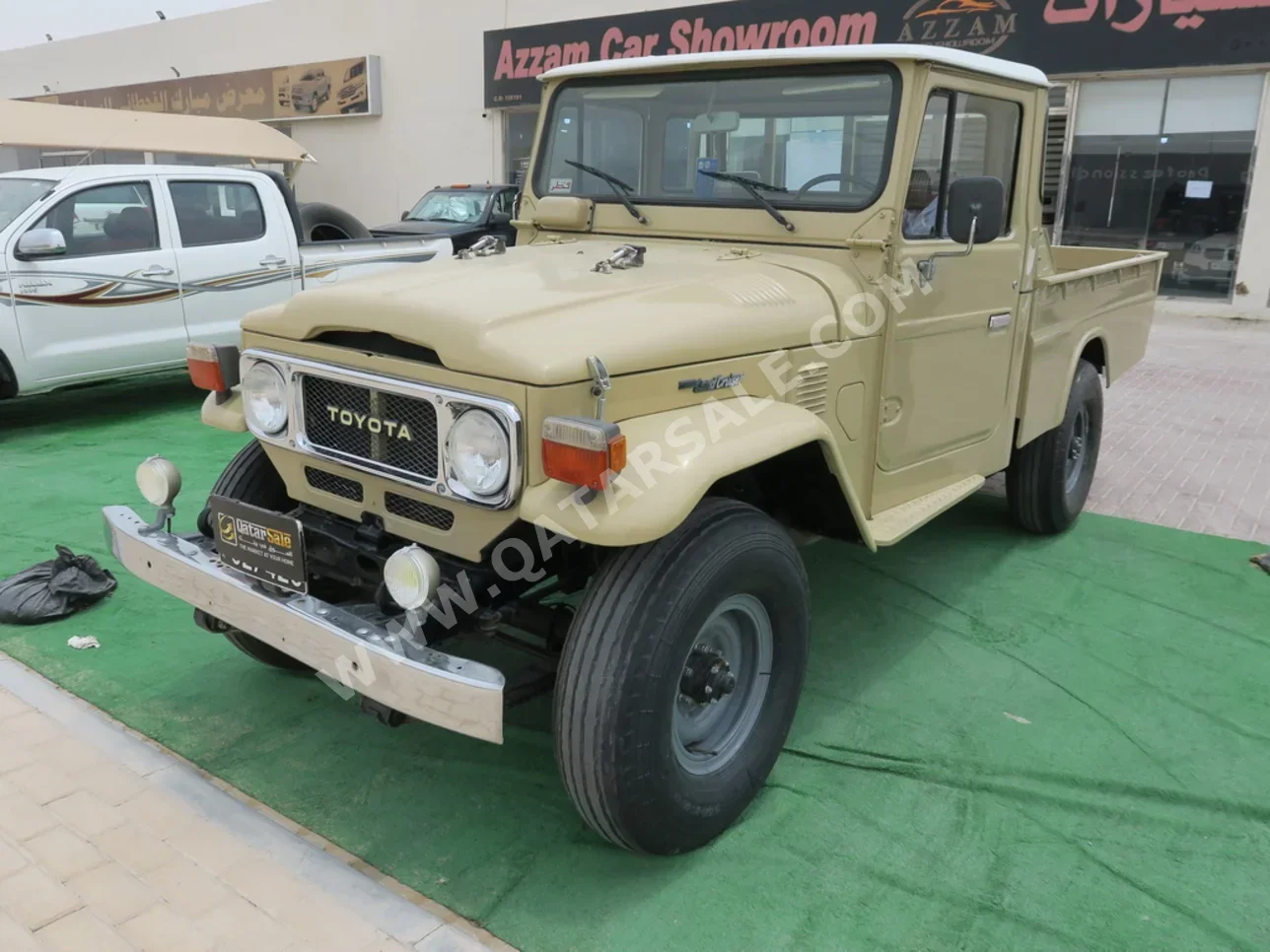 Toyota  Land Cruiser  LX  1982  Manual  139,000 Km  6 Cylinder  Four Wheel Drive (4WD)  Pick Up  Beige
