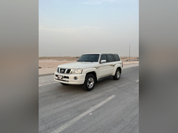 نيسان  باترول  سفاري  2007  عادي  367,000 كم  6 سلندر  دفع رباعي  اس يو في  أبيض