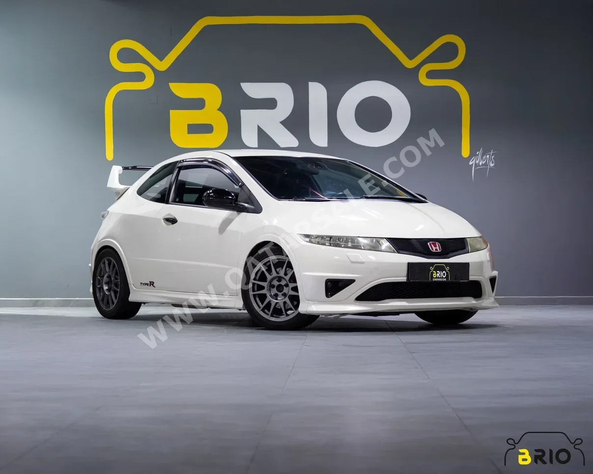 هوندا سيفيك تايب ار 2010 عادي 79,000 كم 4 سلندر دفع خلفي سيدان أبيض