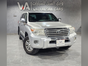 Toyota  Land Cruiser  GXR  2012  Automatic  423,000 Km  6 Cylinder  Four Wheel Drive (4WD)  SUV  Silver